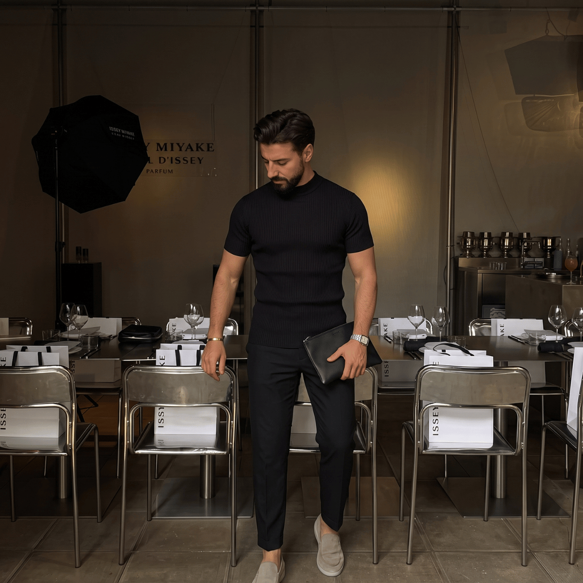 Camiseta Gola Alta Masculina Preta Slim